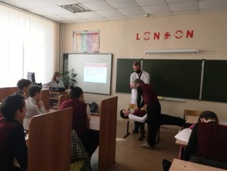 Александр Бондаренко организовал для старшеклассников гимназии урок в «Школе первой помощи»